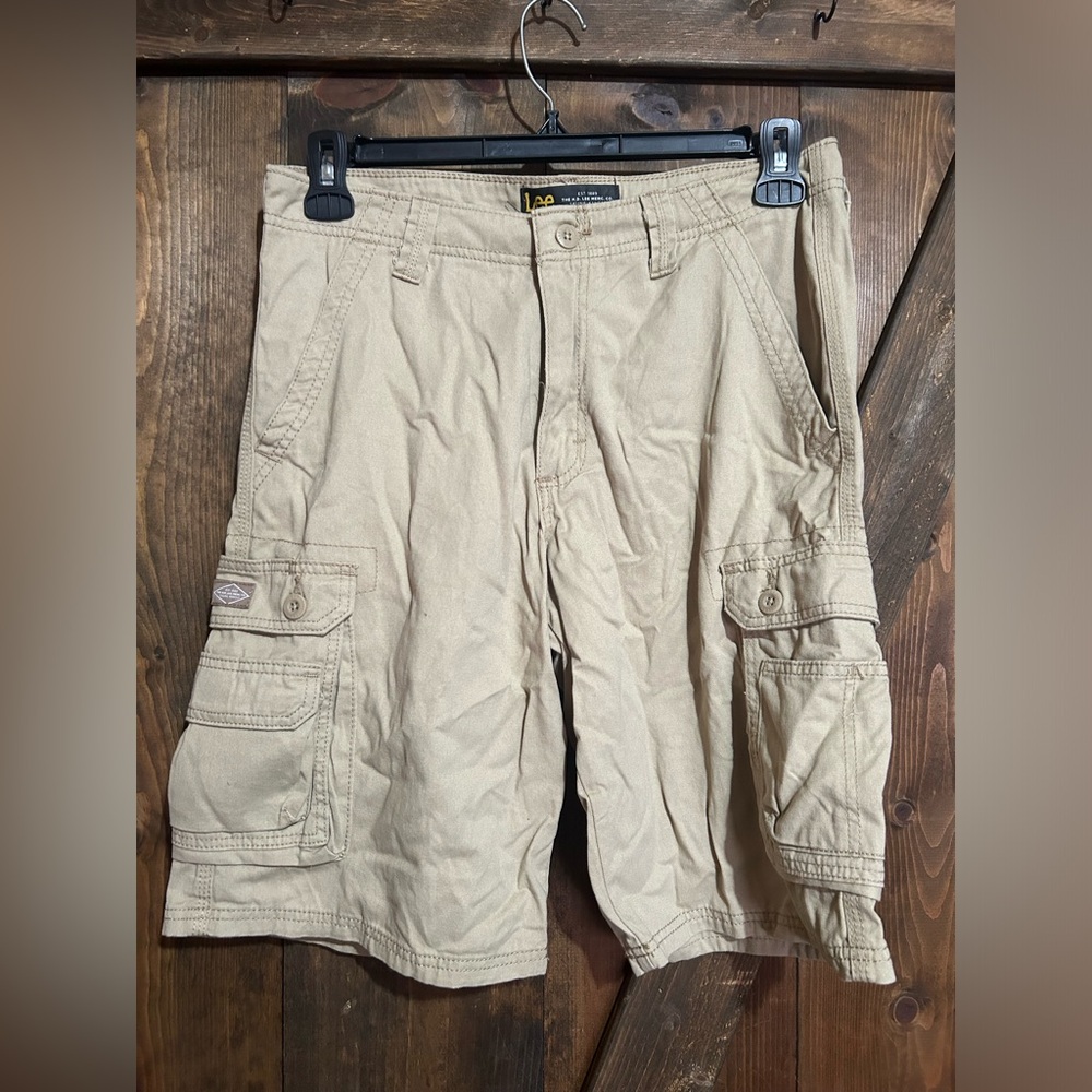 Lee Cargo Shorts, size 32, smoke free home